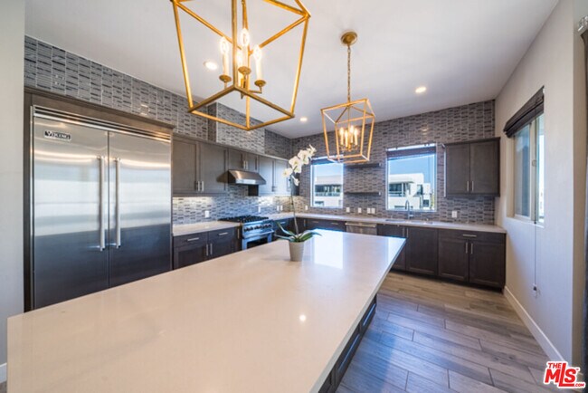 Building Photo - 5837 Village Dr