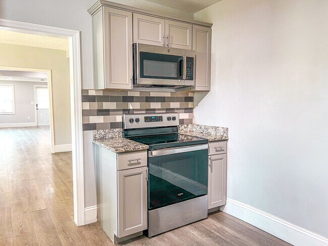 Building Photo - Charming Home in the Heart of Downtown Kis...