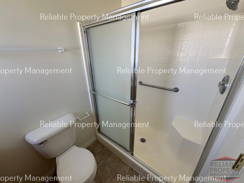 Building Photo - 1150 Kingswood Cir