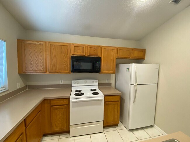 Building Photo - Home for rent