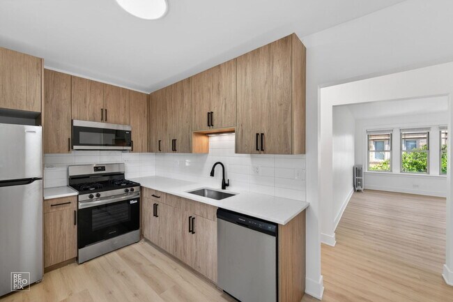 Building Photo - 6312 N Artesian Ave
