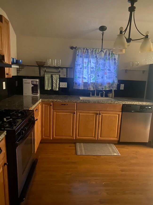 Building Photo - 555 E Simpson Ave