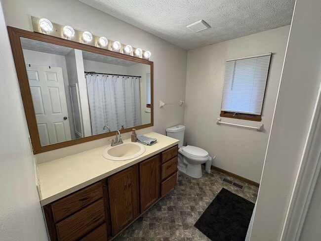 Building Photo - 4646 Castlebar St NW