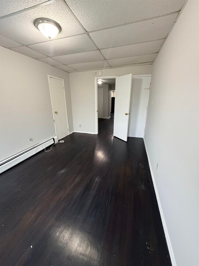 Building Photo - 213 Webster Ave