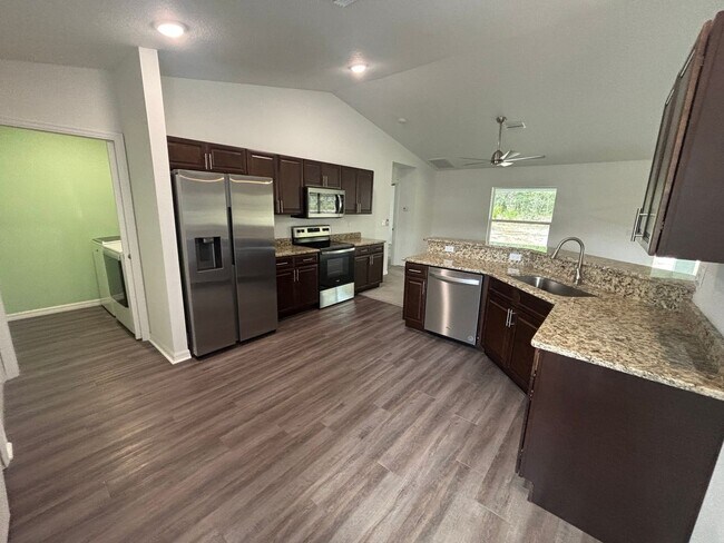 Building Photo - Great 4/2 in Citrus Springs