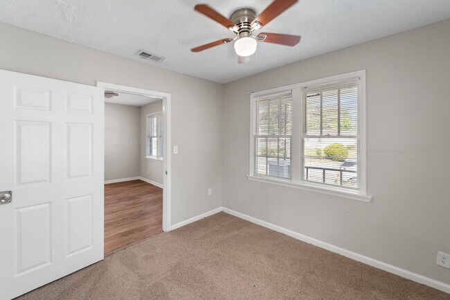 Building Photo - Bright & Stylish 3-Bedroom Home Near Downtown Savannah