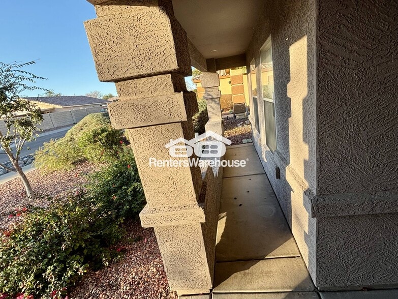 Building Photo - 2607 S 71st Dr