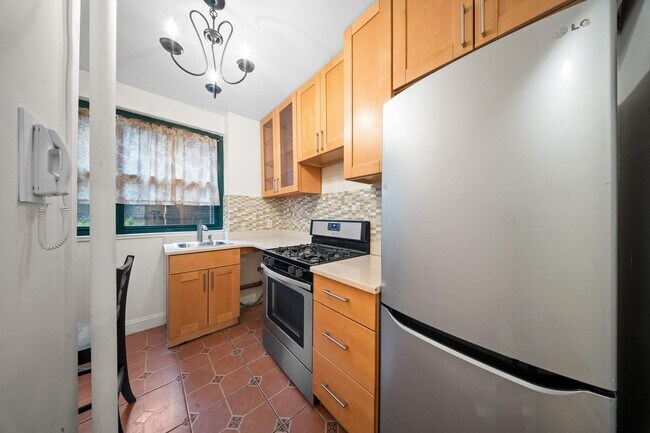 Building Photo - 78-10 34th Ave