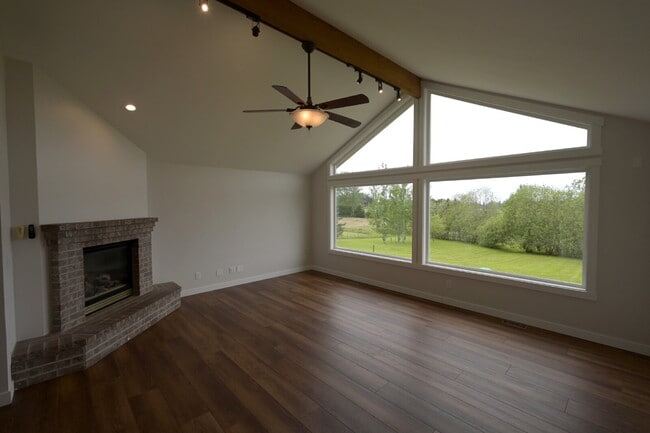 Building Photo - Newly renovated 3 bed 2 bath in a country ...