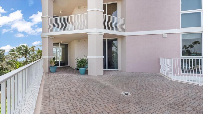 Building Photo - 1460 S Ocean Blvd