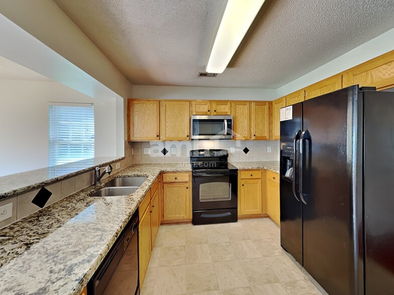 Building Photo - 8820 Cornwall St