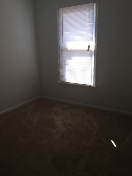 Building Photo - 728 Kennesaw Ct