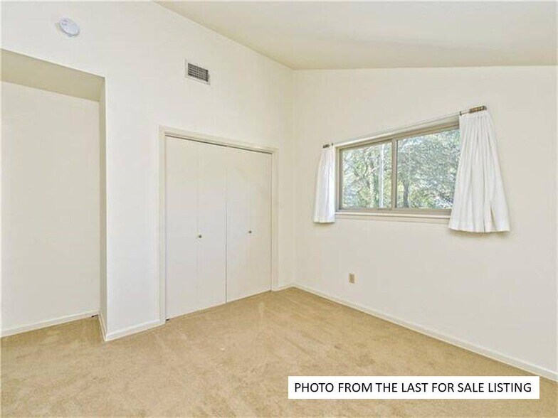 Building Photo - 12404 Deer Track