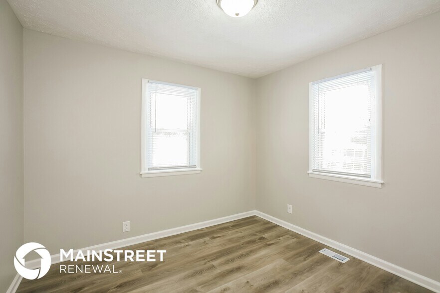 Building Photo - 528 S Bosart Ave