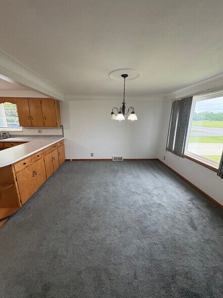 Building Photo - 49 S Youngs Rd