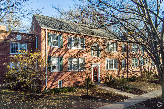 1903 Key Blvd - Colonial Village I