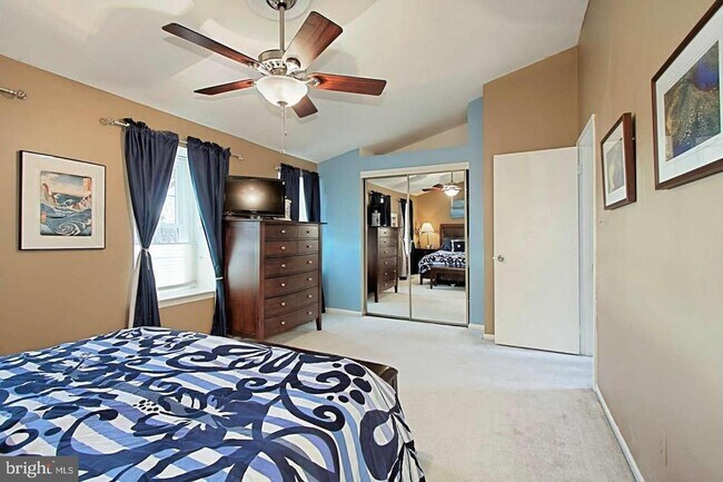 Building Photo - 5 S Floyd St