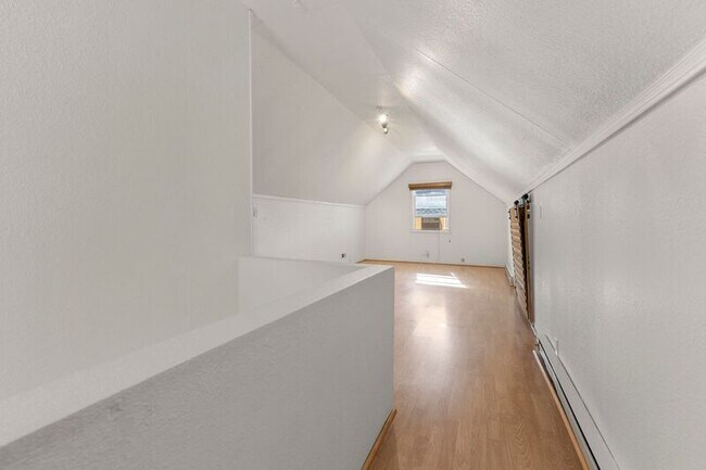 Building Photo - 828 N Webster St