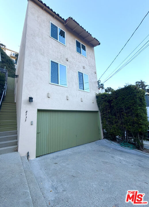 Building Photo - 8535 Lookout Mountain Ave