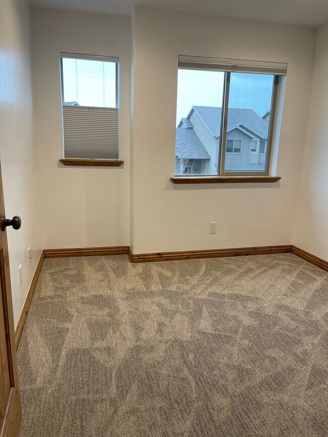 Building Photo - Gorgeous home in Orem