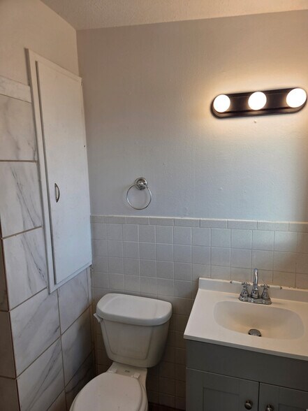 Building Photo - 5620 Salem Dr