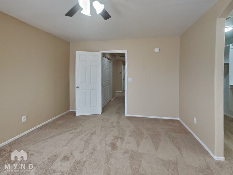 Building Photo - 611 E Pacific Dr