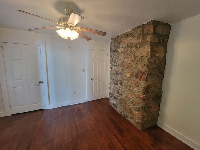 Building Photo - 317 Poplar St