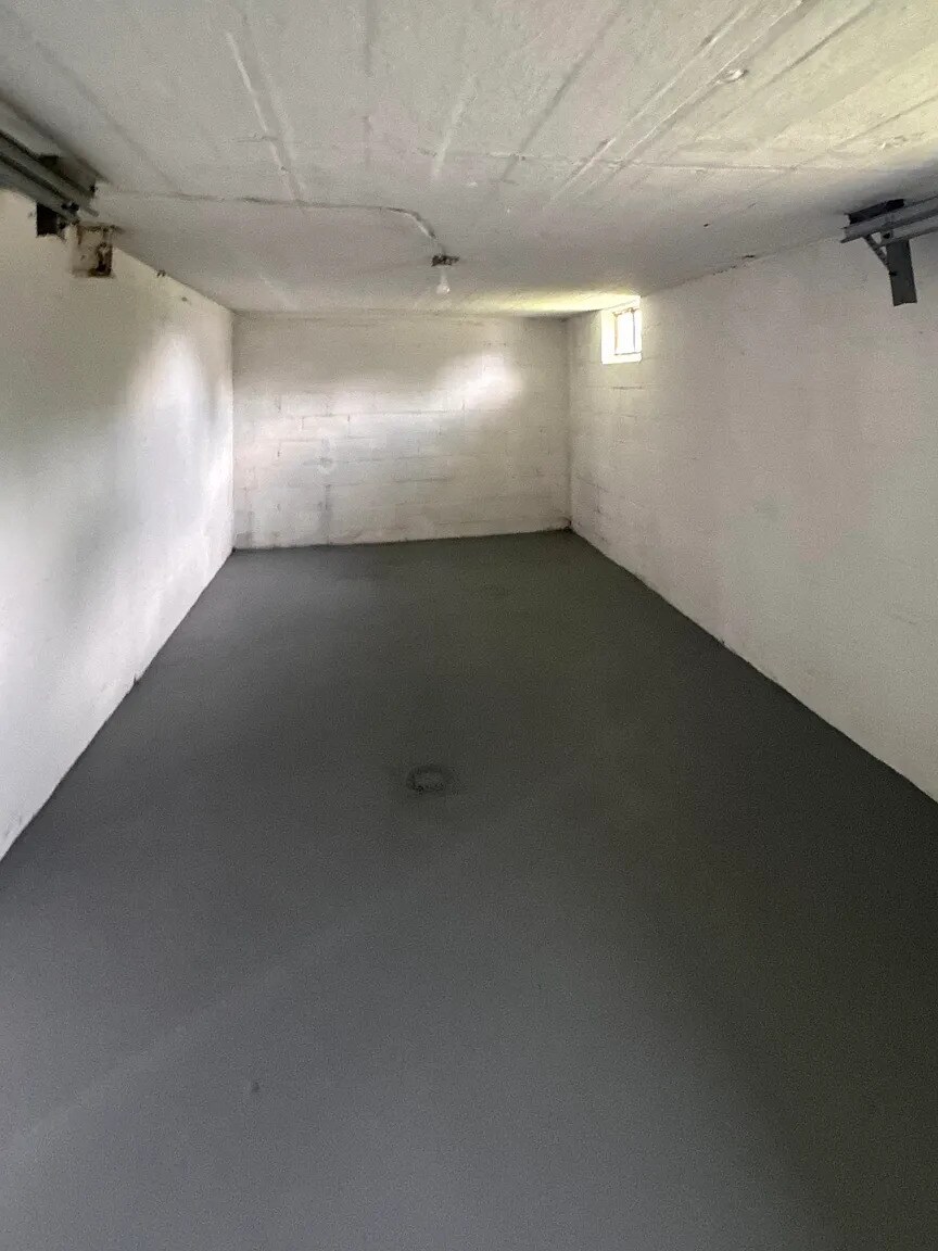 Building Photo - 52 Macek Dr