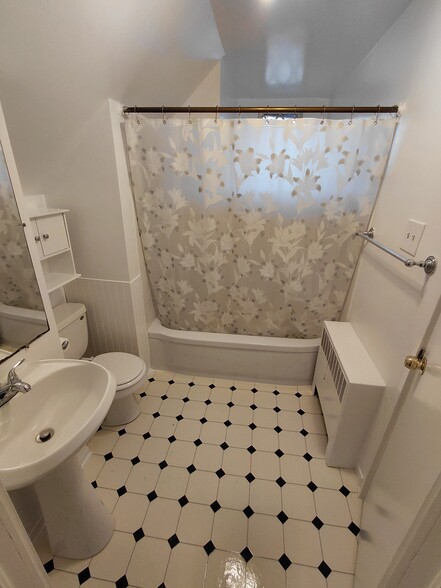 Full bath with tub/shower - 51 Grand Ave