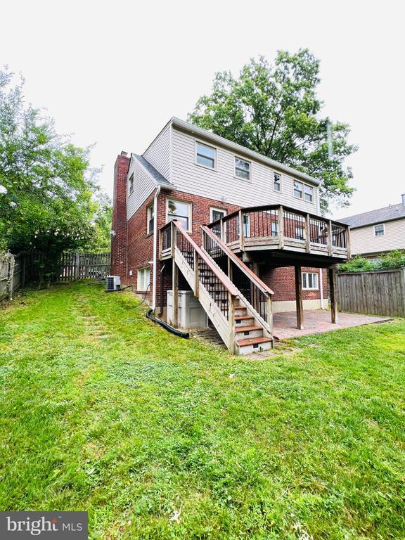 Building Photo - 2220 Primrose Dr