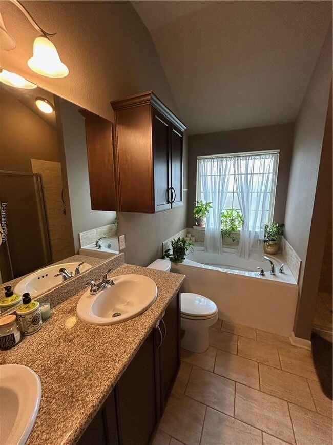 Building Photo - 2824 Silver Oak Dr