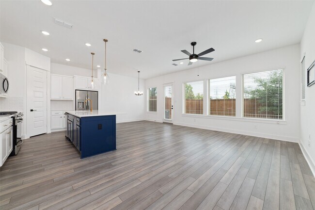Building Photo - 10974 Swang Link Dr