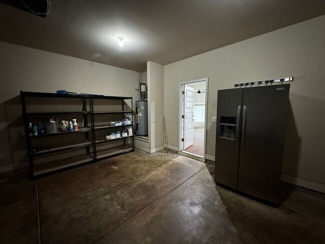 Building Photo - Home in Tech Corridor/Research Park with FENCED YARD and BONUS ROOMS