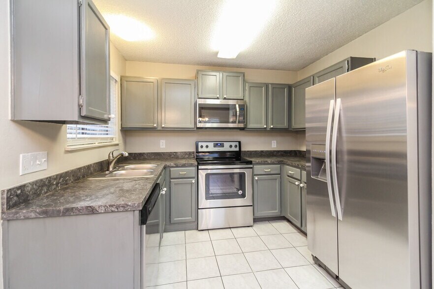 Building Photo - 802 Wyndham Pl