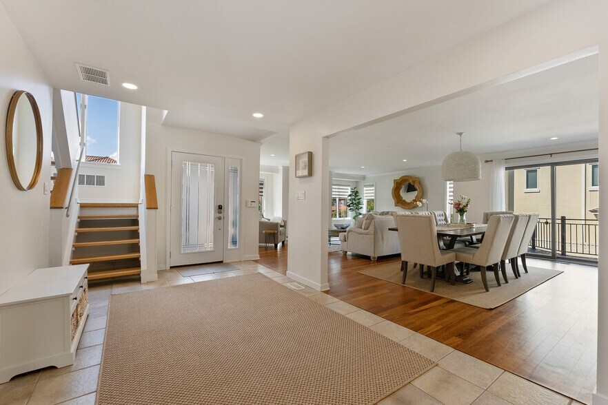 Building Photo - 7600 Bayshore Dr