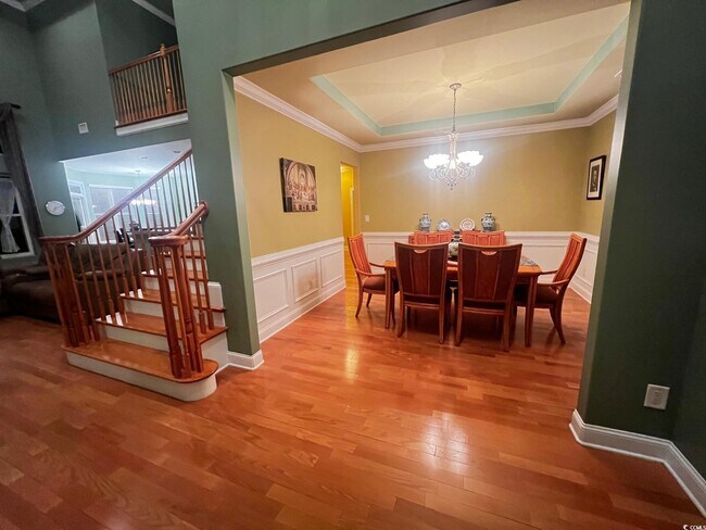 Building Photo - 584 Summerhill Dr