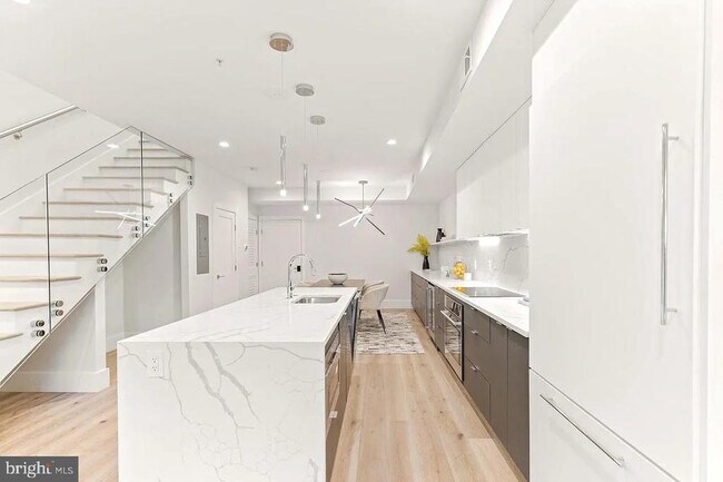 Building Photo - 1128 6th St NW