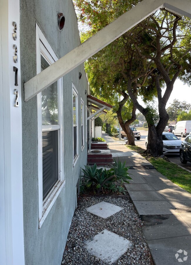 Building Photo - Casitas on Silverlake Blvd