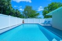 Building Photo - 2473 Poinciana St