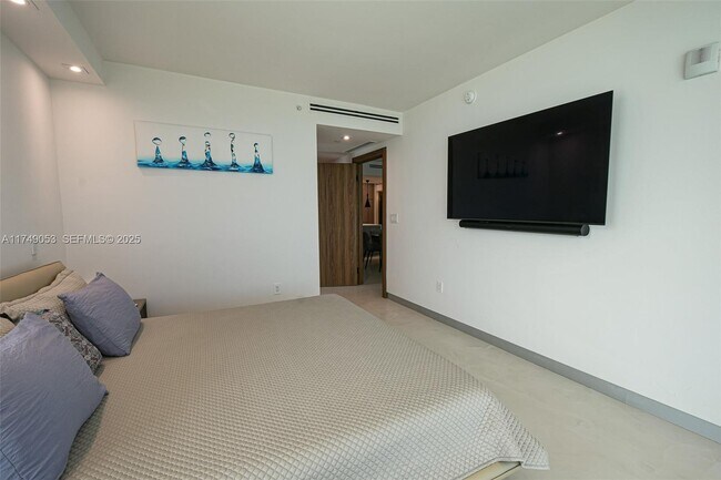 Building Photo - 16699 Collins Ave