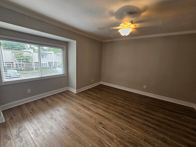 Building Photo - 634 Cobblestone Dr