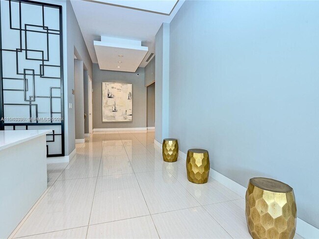 Building Photo - 321 NE 26th St