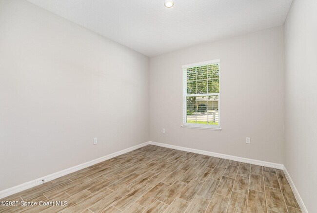 Building Photo - 6360 Lookout Dr