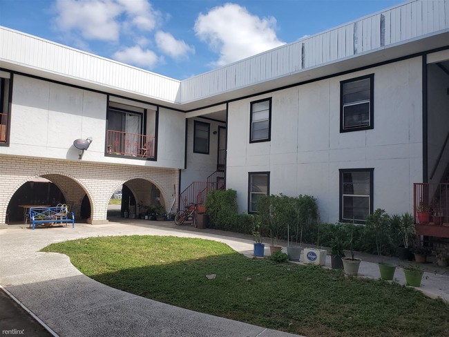 Building Photo - 2 br, 2 bath  - Royal Palms Apartments # 16