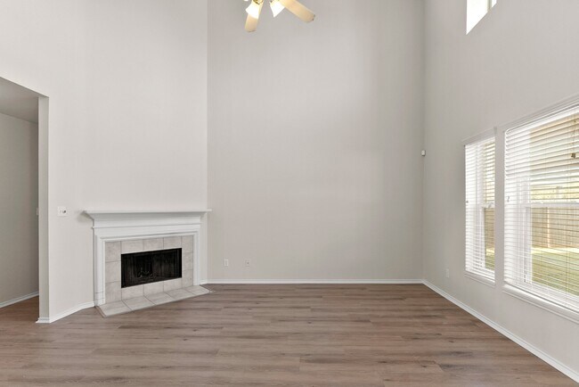 Building Photo - 18106 Castle Rain Dr