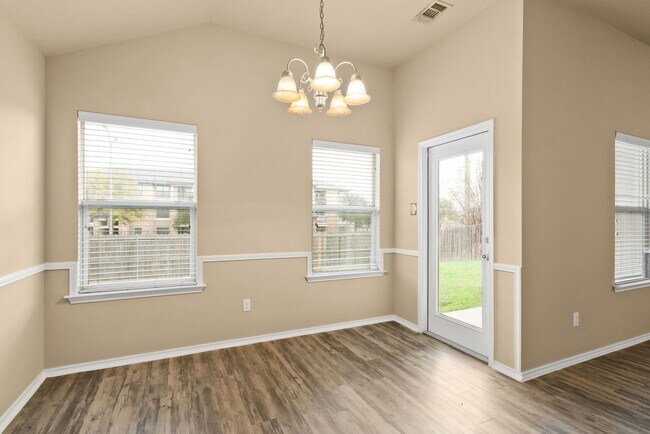 Building Photo - 417 Emerald Ridge Dr