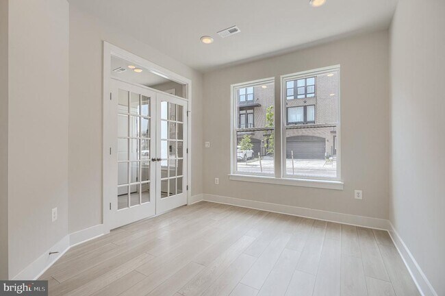 Building Photo - 2705 Ferry Bar Dr