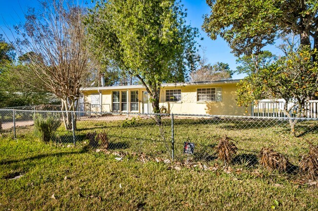 Building Photo - 3023 Lorman Dr