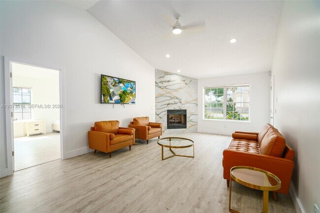 Building Photo - 319 S Vestavia St
