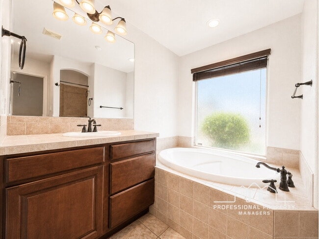 Building Photo - "Spacious 4-Bedroom, 2-Bathroom SOLAR Home in Mesa del Sol!"